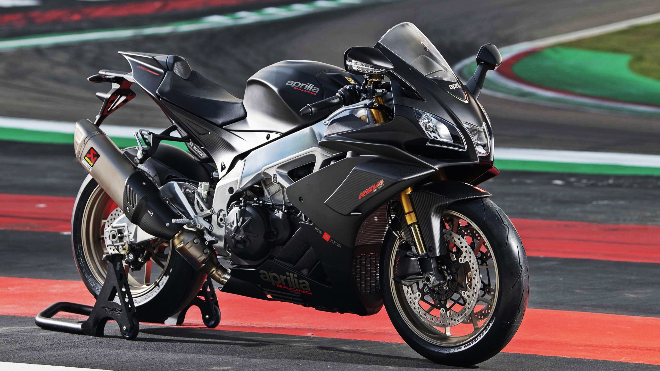 “青少年足球公益训练营在边远地区落地,普及足球运动”,青少年足球训练基地