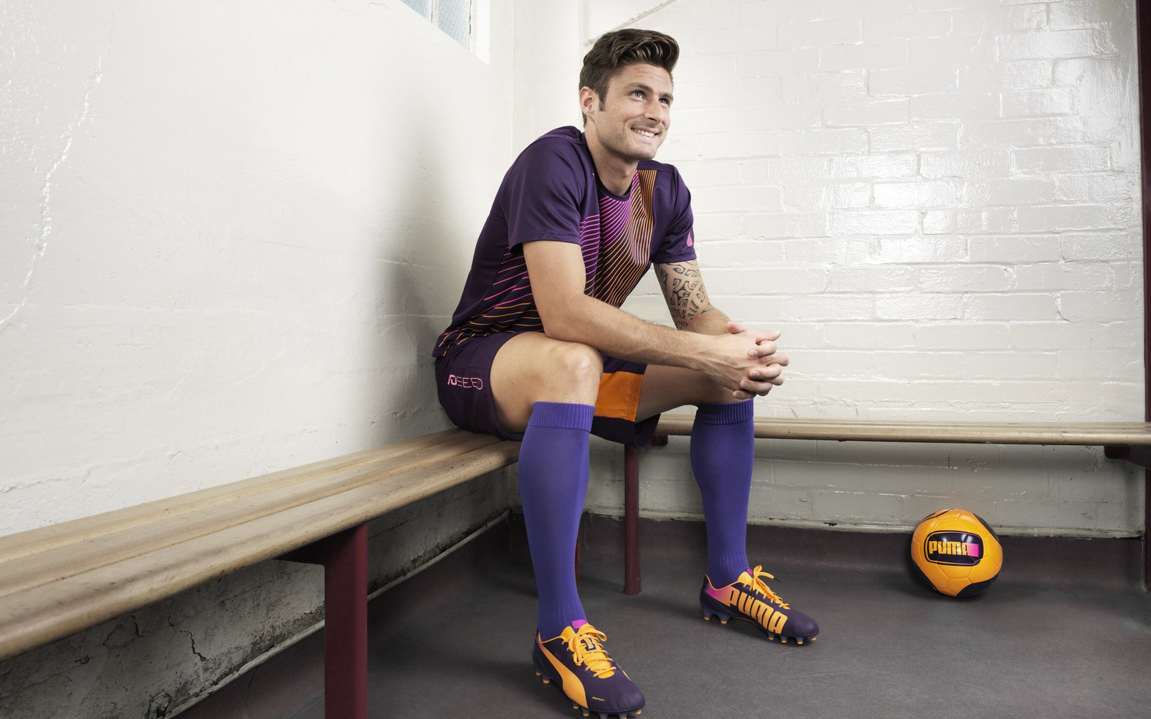 “法甲豪门斗法：战术调整成胜负关键”，德甲豪门足球俱乐部