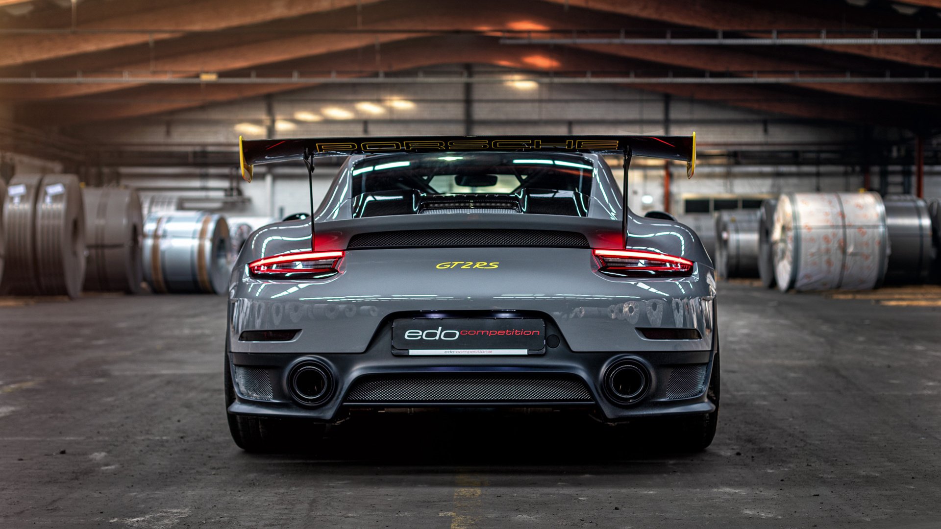 “白色冰原:世界最极端赛段中的速夺瞬间”,白色冰川